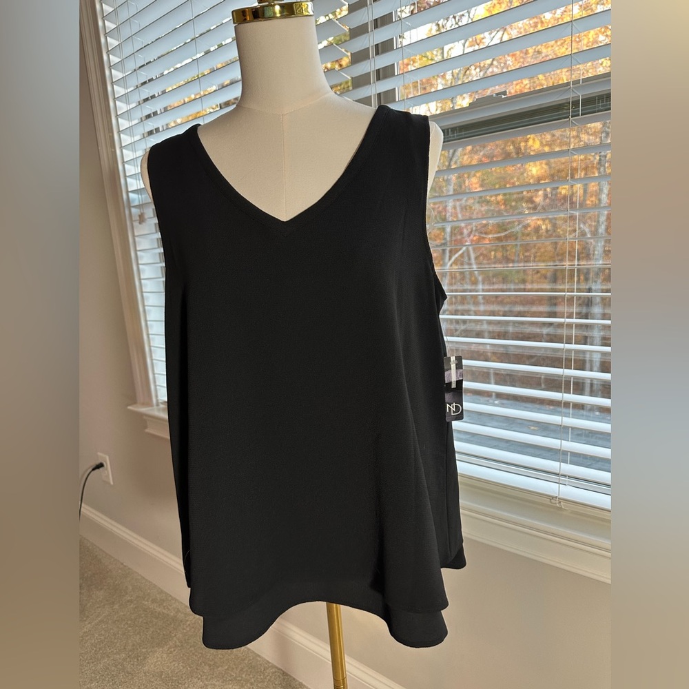 New Directions. Sleeveless shirt. 2 layer bottom.